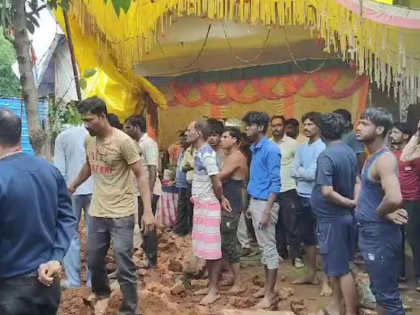 Major accident due to collapse of temple wall 8 children crushed to death injured admitted to hospital | मध्य प्रदेश: धार्मिक कार्यक्रम के दौरान मंदिर की दीवार गिरने से हुआ बड़ा हादसा, 8 बच्चों की मौत