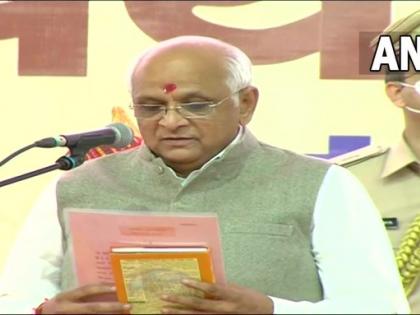 Gujarat Bhupendra Patel sworn-in as new Chief Minister of Gujarat Vijay Rupani's surprise exit | गुजरात के 17वें मुख्यमंत्री बने भूपेंद्र पटेल, अमित शाह समेत बीजेपी के कई दिग्गज मौजूद Gujarat Bhupendra Patel sworn-in as new Chief Minister of Gujarat Vijay Rupani's surprise exit | गुजरात के 17वें मुख्यमंत्री बने भूपेंद्र पटेल, अमित शाह समेत बीजेपी के कई दिग्गज मौजूद