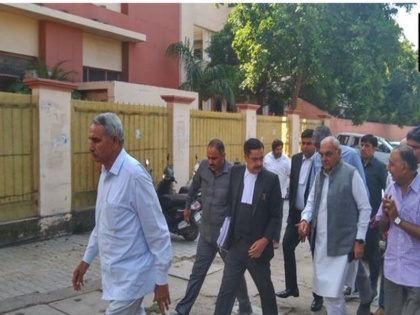 Bhupinder Singh Hooda arrives at CBI Special Court in Panchkula in connection with AJL land allotment case and Manesar land scam case | धनशोधन मामलाः हरियाणा के पूर्व मुख्यमंत्री भूपेंद्र सिंह हुड्डा CBI की स्पेशल कोर्ट में पेश होने पहुंचे