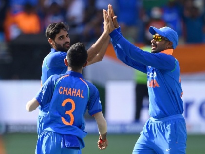 ICC World Cup: Bhuvneshwar Kumar ruled out for next 2-3 matches with hamstring niggle | World Cup: पाकिस्तान के खिलाफ जीत के बाद टीम इंडिया को बड़ा झटका, बाहर हुआ ये स्टार गेंदबाज