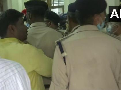 Bihar Legislative Assembly Many MLAs injured beating two MLAs unconscious serious injury to Satish Das | बिहार विधानसभाः पिटाई से कई विधायक घायल, दो एमएलए बेहोश, सतीश दास को गंभीर चोट, जानिए घटनाक्रम Bihar Legislative Assembly Many MLAs injured beating two MLAs unconscious serious injury to Satish Das | बिहार विधानसभाः पिटाई से कई विधायक घायल, दो एमएलए बेहोश, सतीश दास को गंभीर चोट, जानिए घटनाक्रम