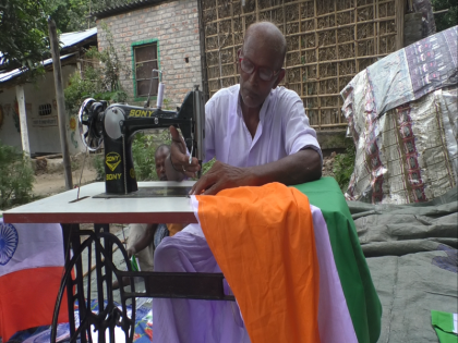 Bihar After working continuously 7 days 12 hours 91-year-old old man lalmohan paswan stitched 450 tiranga | Bihar: 7 दिन और 12 घंटे तक लगातार काम करके 91 वर्षीय बुजुर्ग ने सिले 450 तिरंगे, किया समय पर आर्डर पूरा