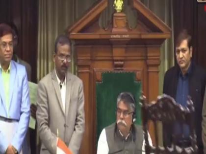 Bihar Patna: Opposition carry chairs and create ruckus in Assembly | वीडियो: जहरीली शराब से मौतों पर बिहार विधानसभा में विपक्ष का आज भी जबरदस्त हंगामा, विधायकों ने हाथ में उठाई कुर्सी