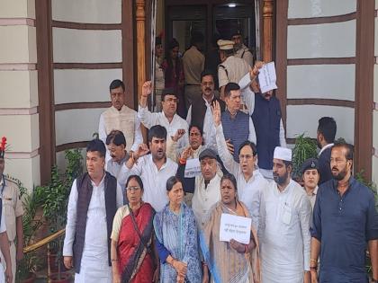 Bihar: Politics heated up over alleged insult of national anthem by CM Nitish Kumar, JDU retaliated to RJD's attack, released photo of Lalu-Rabri | बिहार: सीएम नीतीश कुमार के द्वारा राष्ट्रगान के कथित अपमान को लेकर गर्मायी सियासत, राजद के वार पर जदयू ने किया पलटवार, जारी किया लालू-राबड़ी का फोटो