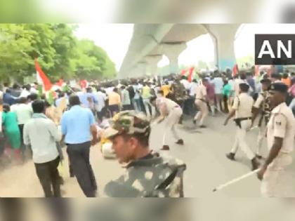 Bihar Lathi charge on farmer advisors who came to lay siege to the assembly demanding regularization of service | बिहार: सेवा नियमित करने की मांग को लेकर विधानसभा का घेराव करने पहुंचे किसान सलाहकारों पर बरसी लाठियां Bihar Lathi charge on farmer advisors who came to lay siege to the assembly demanding regularization of service | बिहार: सेवा नियमित करने की मांग को लेकर विधानसभा का घेराव करने पहुंचे किसान सलाहकारों पर बरसी लाठियां