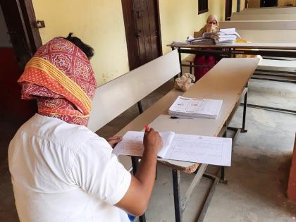 Teachers who are checking the copy of Bihar exam are getting marriage proposals | बिहार बोर्ड परीक्षा की कॉपी जांच रहे टीचरों को मिल रहे हैं शादी के प्रस्ताव, उत्तर पुस्तिका में मोबाइल नंबर के साथ रुपये भी मिल रहे हैं