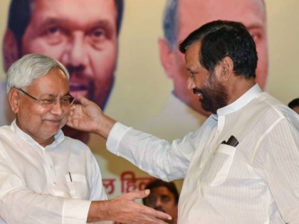 Bihar Lok Sabha Election complete Analysis: How Nitish remains relevant in state politics | बिहारः बदली राजनीतिक परिस्थितियों में भी नीतीश कुमार सबसे प्रासंगिक, पासवान के भी दोनों हाथ में लड्डू