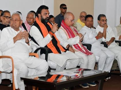 Bihar Chunav 2025 no elder or younger brother how LJP, HAm and Upendra Kushwaha set coordination seats BJP and JDU NArendra modi nitish kumar | Bihar Chunav 2025: चुनाव में इस बार नहीं होगा कोई बड़ा या छोटा भाई?, लोजपा, हम और उपेंद्र कुशवाहा को ऐसे करेंगे सेट, बीजेपी और जदयू में सीट पर तालमेल!