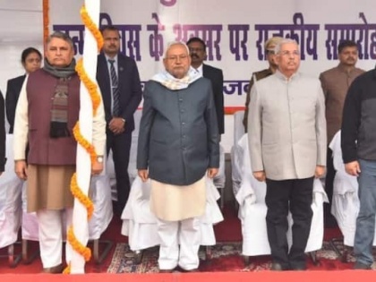 Bihar Politics News CM Niitsh Kumar Meets Governer Meets 40 minutes CM Nitish meets Governor Arlekar along Minister Vijay Chaudhary what is reason see video | Bihar Politics: 40 मिनट तक राज्यपाल से मुलाकात, मंत्री विजय चौधरी के साथ गवर्नर आर्लेकर से मिले सीएम नीतीश, लोकसभा चुनाव से पहले बिहार में राजनीति तेज, वजह क्या है