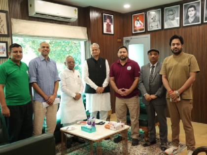 Bihar Election 2025 Ashok Gehlot enters fray to resolve tussle in the india Alliance meets Tejashwi Yadav | Bihar Election 2025: महागठबंधन में खींचतान को सुलझाने मैदान में उतरे आशोक गहलोत, तेजस्वी यादव से की मुलाकात