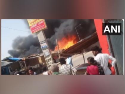 Fire breaks out in slum area of Patna's Shastri Nagar in Bihar | बिहार: शास्त्री नगर में झुग्गियों में लगी भीषण आग, गैस सिलेंडर से हुआ धमाका