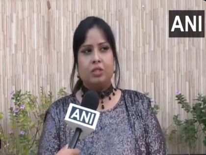 Bihar: Folk singer Devi had to pay a heavy price for singing 'Ishwar-Allah Tero Naam..', she got threat to send her to the place where Gandhi ji had gone | Bihar: लोक गायिका देवी को 'ईश्वर-अल्लाह तेरो नाम..' गाना पड़ा भारी, जहां गांधी जी गए, वहीं पहुंचा देने की मिली धमकी Bihar: Folk singer Devi had to pay a heavy price for singing 'Ishwar-Allah Tero Naam..', she got threat to send her to the place where Gandhi ji had gone | Bihar: लोक गायिका देवी को 'ईश्वर-अल्लाह तेरो नाम..' गाना पड़ा भारी, जहां गांधी जी गए, वहीं पहुंचा देने की मिली धमकी