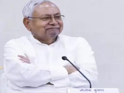 Nitish kumar government increased monthly pension of retired journalists by Rs 9000 Before Bihar elections 2025 | बिहार में पत्रकारों को मिलेगी 15 हजार रुपये की पेंशन, चुनाव से पहले नीतीश कुमार का बड़ा तोहफा