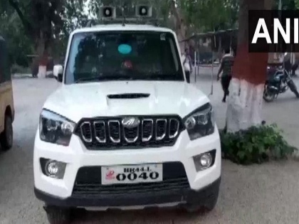 Bihar liquor Bottles recovered from Congress MLA Munna Tiwari car amid liquor ban FIR lodged | बिहार में कांग्रेस विधायक की गाड़ी से बरामद हुई विदेशी शराब की बोतलें, प्राथमिकी दर्ज, लटकी गिरफ्तारी की तलवार
