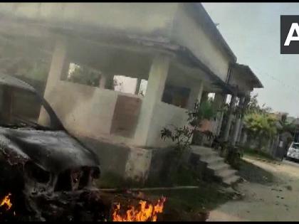 West Champaran Youth dead custody angry mob blew up police station constable burnt alive ten policemen seriously injured | पश्चिम चंपारणः कस्टडी में युवक की मौत, आक्रोशित भीड़ ने थाना फूंका, हवलदार को जिंदा जलाया, दस पुलिसकर्मी गंभीर रूप से घायल West Champaran Youth dead custody angry mob blew up police station constable burnt alive ten policemen seriously injured | पश्चिम चंपारणः कस्टडी में युवक की मौत, आक्रोशित भीड़ ने थाना फूंका, हवलदार को जिंदा जलाया, दस पुलिसकर्मी गंभीर रूप से घायल