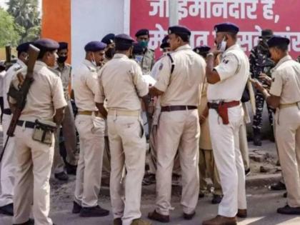 Aurangabad lover Mother of 4 children wife took husband Suneshwar Bhuiyan field beat him death sticks brought body home hung ceiling using rope bihar police | औरंगाबादः प्रेमी और 4 बच्चे की मां ने पति सुनेश्वर भुईयां को खेत में ले जाकर लाठी डंडे से पीट-पीटकर मार डाला, शव को घर लाए और लगे में फंदा लगाकर छत से टांगा