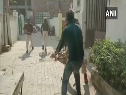 Bihar Police Sub-Inspector exam: Police resort to lathicharge on protestors | बिहारः सब-इंस्पेक्टर परीक्षा में हुई धांधली का आरोप लगा प्रदर्शन कर अभ्यर्थियों पर पुलिस ने भांजी लाठियां, दौड़ा-दौड़ाकर पीटा Bihar Police Sub-Inspector exam: Police resort to lathicharge on protestors | बिहारः सब-इंस्पेक्टर परीक्षा में हुई धांधली का आरोप लगा प्रदर्शन कर अभ्यर्थियों पर पुलिस ने भांजी लाठियां, दौड़ा-दौड़ाकर पीटा