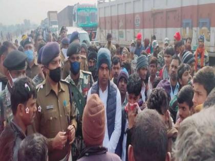 aurangabad jdu leader beaten to death thrashed by car angry crowd people jam road police crime bihar | औरंगाबाद में जदयू नेता की पीट-पीटकर हत्या, फिर गाड़ी से रौंदा, आक्रोशित लोगों ने किया सड़क जाम aurangabad jdu leader beaten to death thrashed by car angry crowd people jam road police crime bihar | औरंगाबाद में जदयू नेता की पीट-पीटकर हत्या, फिर गाड़ी से रौंदा, आक्रोशित लोगों ने किया सड़क जाम