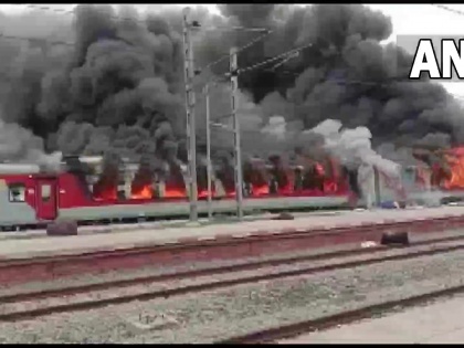 Agnipath protests 1 dead, 13 injured Telangana in firing Bihar Dy CM's house attacked Fire in 28 bogies of three trains see video | Agnipath protests: तेलंगाना में फायरिंग, एक की मौत, 13 घायल, तीन ट्रेन की 28 बोगियों में आग लगाई, बिहार के उप मुख्यमंत्री के घर पर हमला