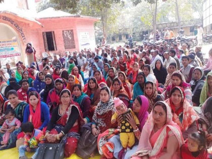 Bihar: Striking teachers seen begging on the streets of Patna, Nitish government threatens action | बिहार: हड़ताली शिक्षक पटना की सड़कों पर भीख मांगते आए नजर, नीतीश सरकार ने दी कार्रवाई की धमकी