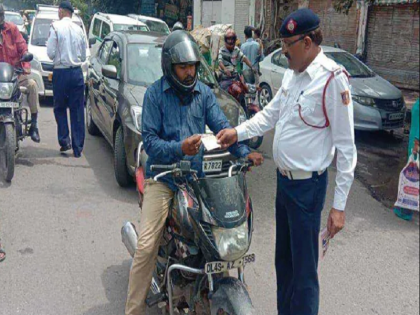 Bihar MOTIHARI police finds a unique idea to not fine without Riding a bike helmet | बिहार पुलिस की गांधीगिरी, इस जिले में हेलमेट व बीमा के बिना चलने पर भी चालान नहीं, जानें क्या है वजह