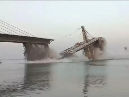 Bihar bridge accident: Government notice to construction company, engineer suspended | बिहार पुल हादसा: सरकार ने निर्माण कंपनी को दिया नोटिस, इंजीनियर को किया निलंबित