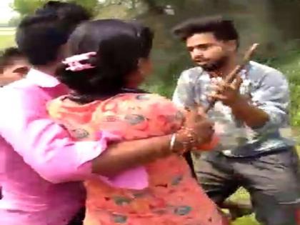 goons-harassed-couple-in-bihar's begusarai-trying-to-sexual-harassed-woman-video goes viral | बिहार: बदमाशों ने की प्रेमी जोड़े की पिटाई, युवती से रेप की कोशिश, वीडियो हुआ वायरल goons-harassed-couple-in-bihar's begusarai-trying-to-sexual-harassed-woman-video goes viral | बिहार: बदमाशों ने की प्रेमी जोड़े की पिटाई, युवती से रेप की कोशिश, वीडियो हुआ वायरल