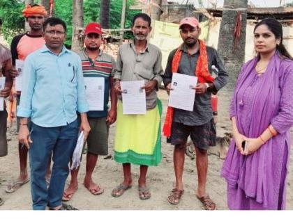 Bihar voter verification 11 documents listed Political turmoil over attempt put government Election Commission dock creating big issue parties Mahagathbandhan restless | Bihar voter verification: मतदाता सूची पर सियासी घमासान, बड़ा मुद्दा बनाकर सरकार और चुनाव आयोग को कटघरे में खड़ा करने की कोशिश, महागठबंधन में शामिल दल बेचैन Bihar voter verification 11 documents listed Political turmoil over attempt put government Election Commission dock creating big issue parties Mahagathbandhan restless | Bihar voter verification: मतदाता सूची पर सियासी घमासान, बड़ा मुद्दा बनाकर सरकार और चुनाव आयोग को कटघरे में खड़ा करने की कोशिश, महागठबंधन में शामिल दल बेचैन