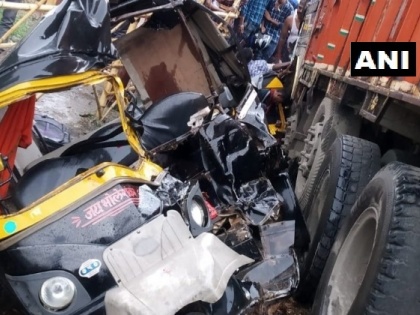 Bihar patna gaya road accident Truck crushed two autorickshaws nine people killed four injured 4 children died | गया में ट्रक ने दो आटोरिक्शा को कुचला, नौ लोगों की मौत, चार घायल, मरने वालों में चार बच्चे