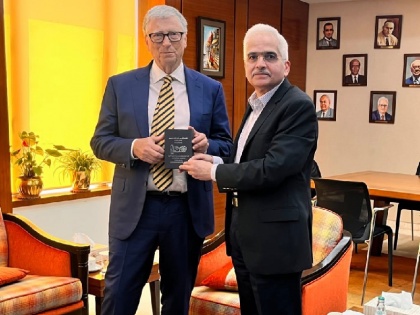 Microsoft co-founder Bill Gates arrives in Mumbai meets RBI Governor Shaktikanta Das | माइक्रोसॉफ्ट के सह-संस्थापक बिल गेट्स पहुंचे मुंबई, आरबीआई के गवर्नर शक्तिकांत दास से की मुलाकात