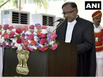 Andhra Pradesh: Biswabhusan Harichandan took oath as the new Governor of the state today | बिस्वभूषण हरिचंदन ने आंध्र प्रदेश के नए राज्यपाल के रूप में शपथ ली, विभाजन के बाद राज्य के दूसरे राज्यपाल