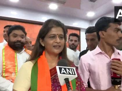 LS polls 2024 Former Union minister Shivraj Patil's daughter-in-law Archana Patil joins BJP | LS polls 2024: कांग्रेस को महाराष्ट्र में झटका, पूर्व केंद्रीय मंत्री शिवराज पाटिल की बहू अर्चना बीजेपी में शामिल, देखें वीडियो