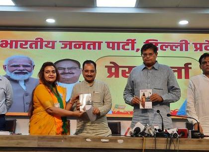 UP Congress jhatka former IRS officer Preeta Harit contested 2019 Lok Sabha elections from Agra joins BJP know what she said | यूपी कांग्रेस को बड़ा झटका, आगरा से 2019 का लोकसभा चुनाव लड़ चुकीं आईआरएस की पूर्व अधिकारी प्रीता हरित भाजपा में शामिल, जानें क्या कहा