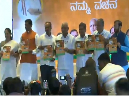 Karnataka Elections 2018 bjp manifesto released BS Yeddyurappa Prakash Javadekar | कर्नाटक चुनावः BJP ने जारी किया अपना घोषणा पत्र, किसानों से किया ये वादा