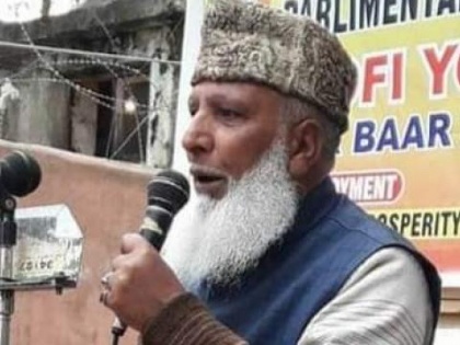 Militants shot dead BJP leader Gul Mohammed Mir in his house in Jammu and Kashmir's Anantnag district on Saturday night, police said. | घाटी में भाजपा नेता की हत्या, पीएम मोदी ने ट्वीट किया, देश में इस तरह की हिंसा के लिए कोई स्थान नहीं है