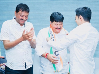 BJP Lok Sabha MP Arjun Singh joins TMC presence party's general secretary Abhishek Banerjee in Kolkata | बाबुल सुप्रियो के बाद बैरकपुर सांसद अर्जुन सिंह ने बीजेपी को दिया झटका, फिर से TMC में शामिल, अभिषेक बनर्जी ने दिलाई सदस्यता