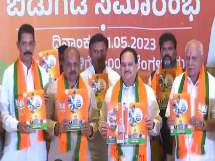 Karnataka BJP vision document, manifesto releases in Bengaluru by jp nadda, know big points of praja dhwani | तीन मुफ्त सिलेंडर, नंदिनी दूध और समान नागरिक संहिता तक, भाजपा ने जारी किया कर्नाटक चुनाव के लिए अपना घोषणापत्र 'प्रजा ध्वनि', जानें बड़ी बातें