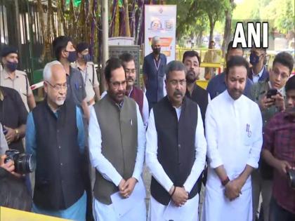 BJP ministers met EC today Dharmendra Pradhan said Akhilesh Yadav is desperate as he fears defeat in UP elections 2022 | UP Elections 2022: नतीजों से पहले EC पहुंचे भाजपा नेता, बोले धर्मेंद्र प्रधान- हार के डर से हताश हैं अखिलेश यादव BJP ministers met EC today Dharmendra Pradhan said Akhilesh Yadav is desperate as he fears defeat in UP elections 2022 | UP Elections 2022: नतीजों से पहले EC पहुंचे भाजपा नेता, बोले धर्मेंद्र प्रधान- हार के डर से हताश हैं अखिलेश यादव