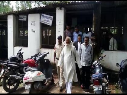 bjp mla absconding mla shankarlal tiwary surrender in court after 20 years | 20 साल से 'फरार' चल रहे बीजेपी विधायक को पुलिस ने गिरफ्तार करके अदालत में किया पेश