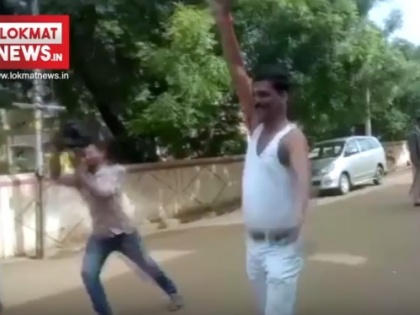 Karnataka municipal election results 2018: BJP candidate Veerappa Siragannavar celebrates his victory by removing his shirt | कर्नाटक निकाय चुनाव रिजल्ट 2018: BJP उम्मीदवार ने 'गांगुली स्टाइल' में मनाया जीत का जश्न, वीडियो वायरल