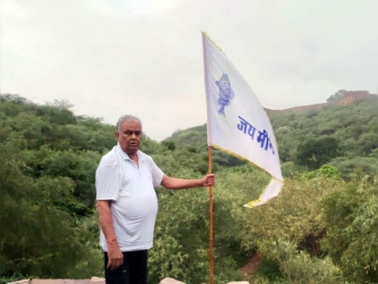 BJP MP Kirodi Lal Meena hoisted tribal flag in Ambagarh fort Dodging police arrested jaipur | पुलिस को चकमा देकर भाजपा सांसद किरोड़ी लाल मीणा ने आंबागढ़ किले में फहराया आदिवासी झंडा, अरेस्ट, जानिए मामला