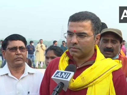 Delhi excise scam Telangana CM KCR daughter AND TRS MLC K Kavitha acted middleman BJP MP Pravesh Verma said Alliance liquor mafia and AAP government | Delhi excise scam: तेलंगाना सीएम केसीआर की बेटी कविता ने बिचौलिए का काम किया, बीजेपी सांसद प्रवेश वर्मा ने कहा- शराब माफिया और आप सरकार के बीच गठजोड़