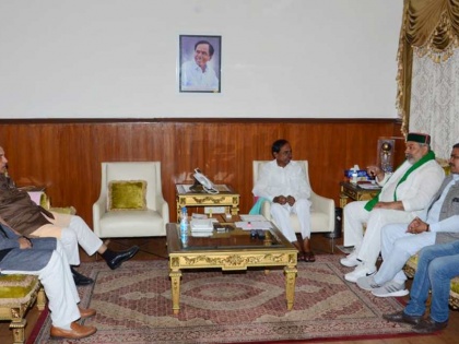 BJP MP Subramanian Swamy, BKP leader Rakesh Tikait meet CM KCR in Delhi Farmer leader | भाजपा सांसद सुब्रमण्यम स्वामी और तेलंगाना के सीएम राव से मिले राकेश टिकैत, जानिए किन मुद्दे पर हुई चर्चा