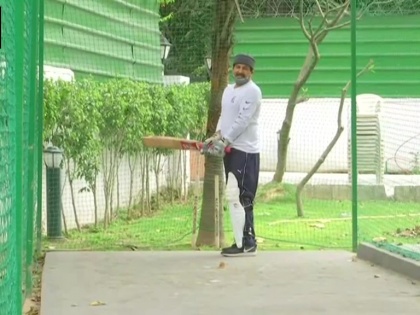 Lockdown Union Minister Kailash Chaudhary Yoga cultivating playing cricket Manoj Tiwari | Lockdown in india: योगा के साथ-साथ खेती कर रहे हैं केंद्रीय मंत्री कैलाश चौधरी, मनोज तिवारी क्रिकेट खेलकर मन को बहला रहे हैं