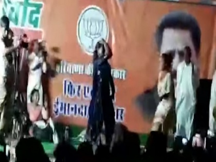'vulgar dance in bjp Haryana event before CM Manohar Lal Khattar arrived also present gone viral | बीजेपी के कार्यक्रम में हुआ अश्लील डांस, सीएम मनोहर लाल खट्टर भी हुये थे शामिल! देखें वायरल वीडियो
