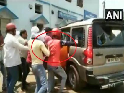 west bengal kolkata BJP State Secretary Shyamapada Mondal attacked, allegedly by TMC workers | VIDEO: जय श्रीराम नारों के बीच बीजेपी नेता को कार से खींचकर लात-घूंसों से पिटाई west bengal kolkata BJP State Secretary Shyamapada Mondal attacked, allegedly by TMC workers | VIDEO: जय श्रीराम नारों के बीच बीजेपी नेता को कार से खींचकर लात-घूंसों से पिटाई