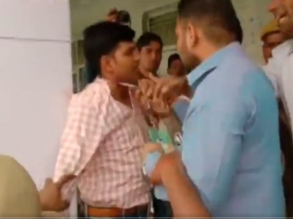 lok sabha election 3rd phase polling: BJP workers beat an Election Official at booth number 231 in Moradabad | लोकसभा चुनावः मुरादाबाद में बीजेपी कार्यकर्ताओं ने पीठासीन अधिकारी के साथ की मारपीट, लगाया ये आरोप