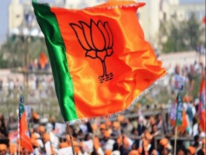 BJP wins 25 seats in Gujarat by a huge margin, NOTA vote also reduced | गुजरात में 25 सीटों पर भाजपा की बड़े अंतर से जीत, दो सीटों पर करीब दो लाख का अंतर, नोटा पर पड़े वोट भी घटे