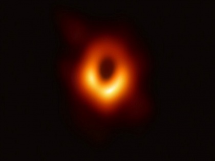 first blackhole photographed named powehi by howiian professor | दुनिया को दिखाई दिये पहले ब्लैक होल को दिया गया ये नाम, इसी हफ्ते सामने आई थी तस्वीर