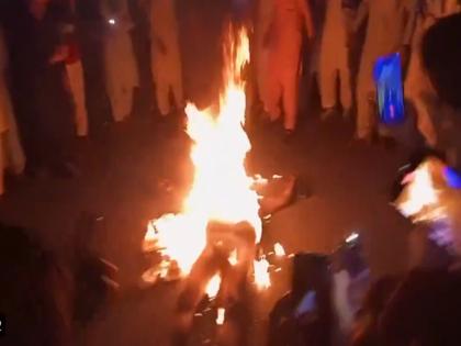 VIDEO: tourist lynched and torched to death in Pak-occupied 🇵🇰 Khyber Pakhtunkhwa over allegation of Blasphemy | VIDEO: पाकिस्तान में ईश निंदा के आरोप में थाने से खींचकर एक शख्स को मौत के घाट उतारा, शव में लगाई आग, पुलिस थाना भी फूंका VIDEO: tourist lynched and torched to death in Pak-occupied 🇵🇰 Khyber Pakhtunkhwa over allegation of Blasphemy | VIDEO: पाकिस्तान में ईश निंदा के आरोप में थाने से खींचकर एक शख्स को मौत के घाट उतारा, शव में लगाई आग, पुलिस थाना भी फूंका